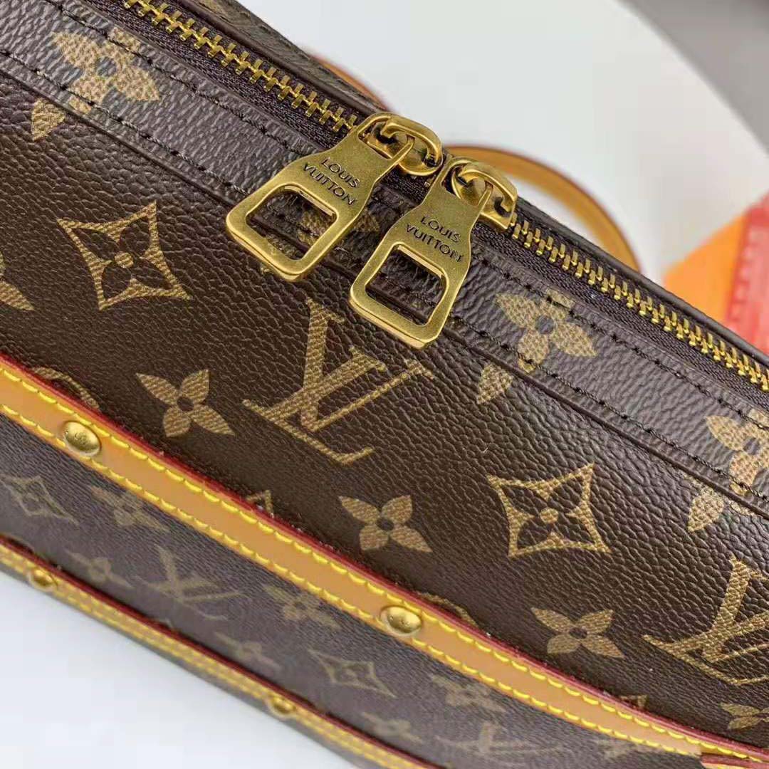 What fits in my LOUIS VUITTON, TRUNK MESSENGER, TAPESTRY COLLECTION  Review