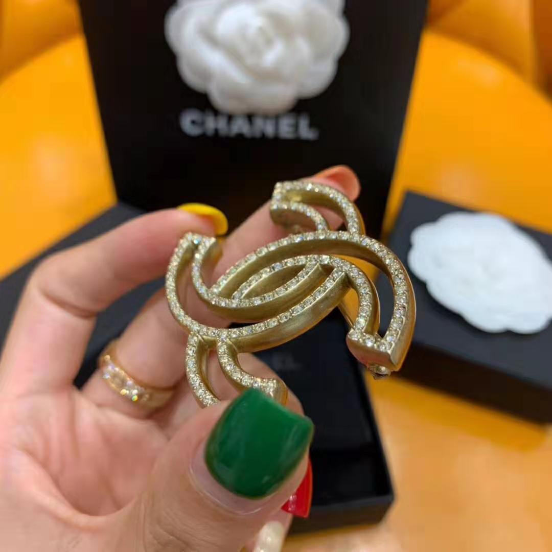 Chanel Women Brooch in Metal & Diamantés-Gold - LULUX