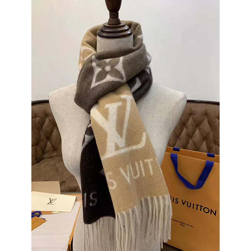 Louis Vuitton Scarves for sale in Chicago, Illinois
