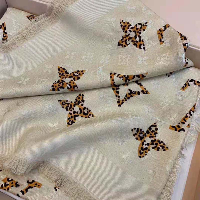 Louis Vuitton Monogram Giant Jungle Logomania Scarf - NEW WITH TAGS,  AUTHENTIC