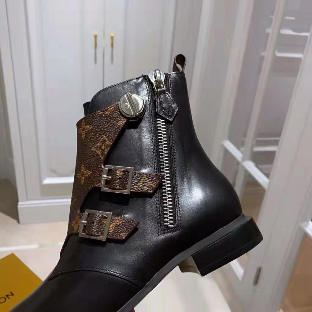LOUIS VUITTON SIXTIES FLAT ANKLE BOOT SHOES 40 Patent leather ankle boots  Black ref.875292 - Joli Closet