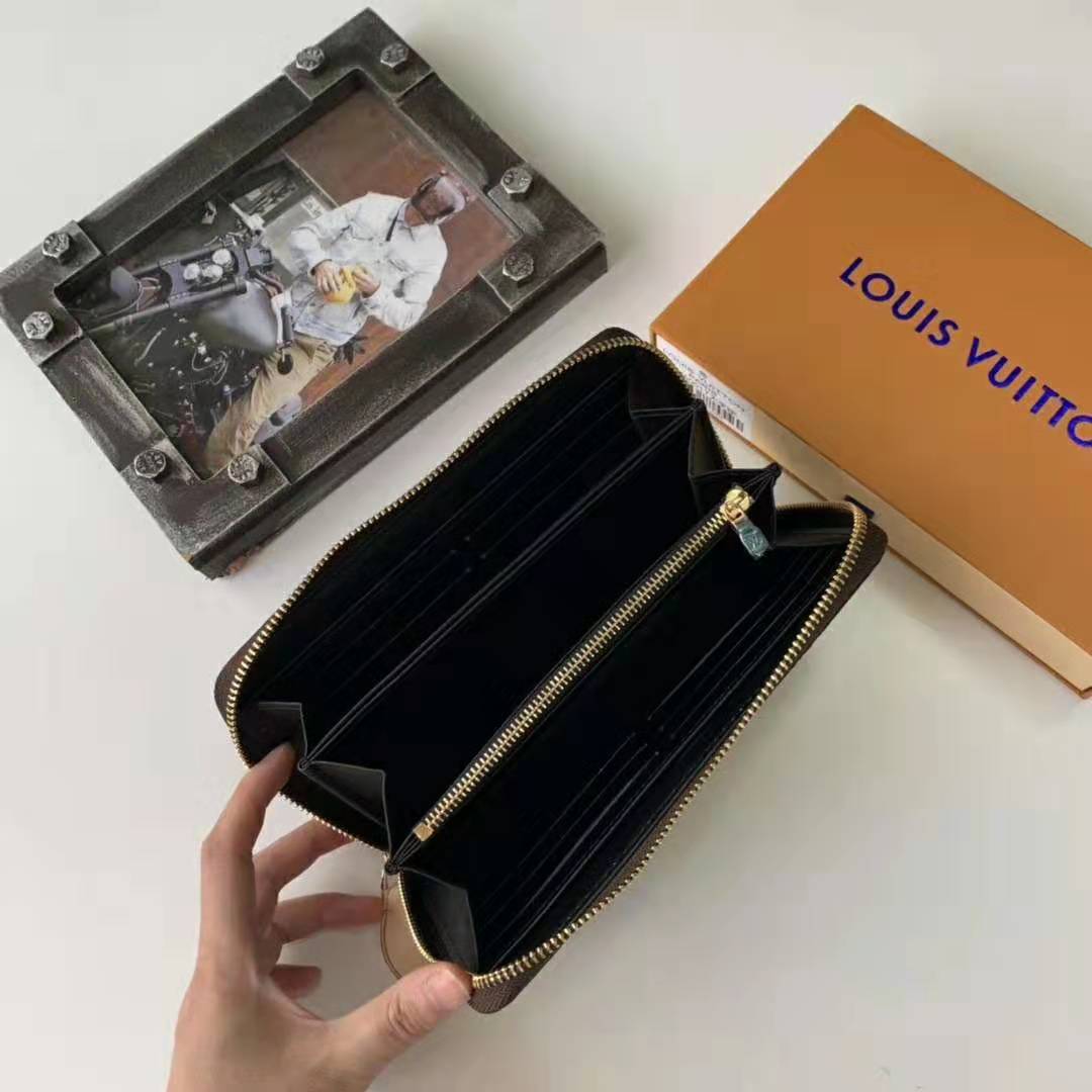Louis Vuitton Giant Monogram Reverse Long Zippy Wallet. Made in France.  Microchip.