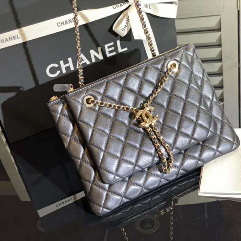 black chanel clutch with chain