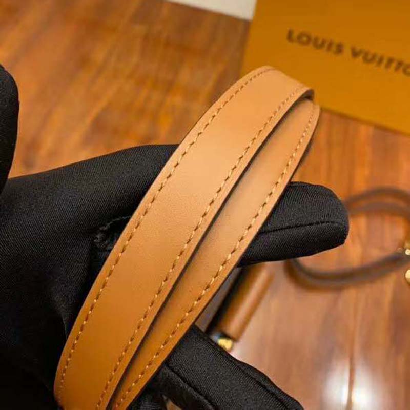 Louis Vuitton Dauphine MM hobo bag unboxing. 