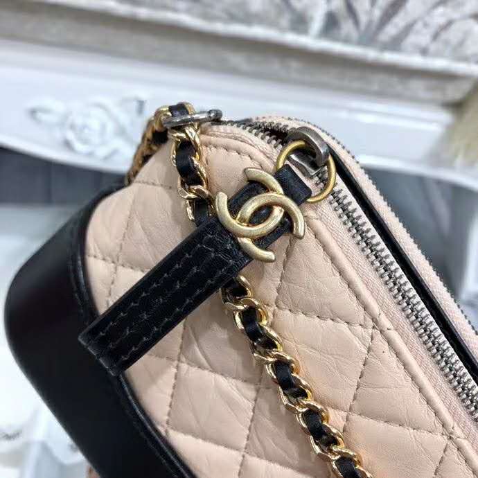 chanel clutch with chain 2019