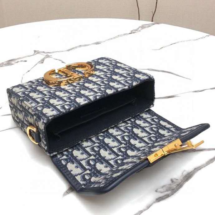 Blue Dior Oblique Jacquard Dior 30 montaigne pouch, Women's Fashion, Bags &  Wallets, Purses & Pouches on Carousell