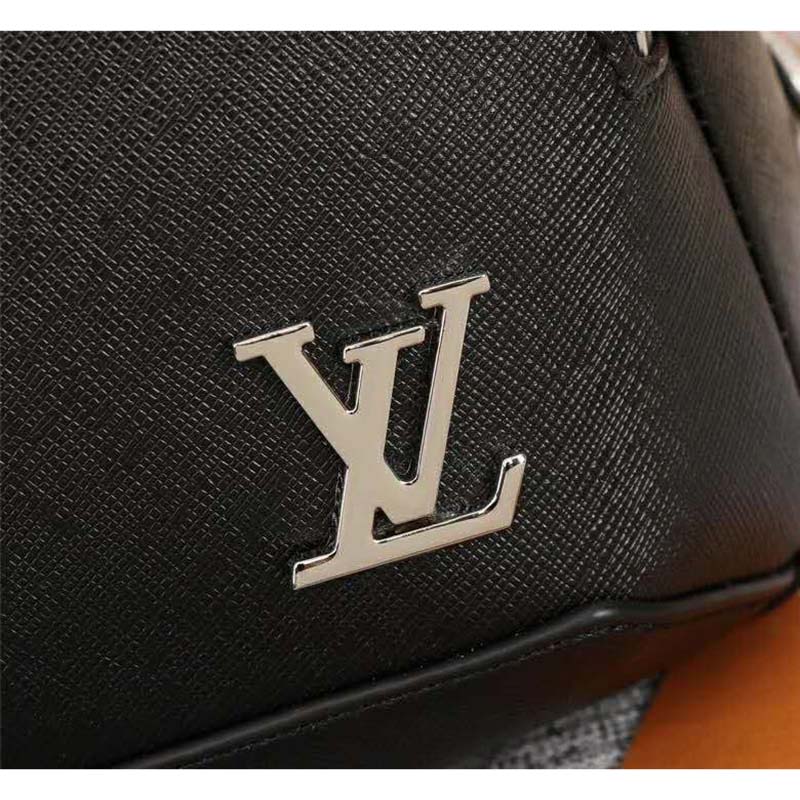 Avenue sling leather bag Louis Vuitton Black in Leather - 32371849