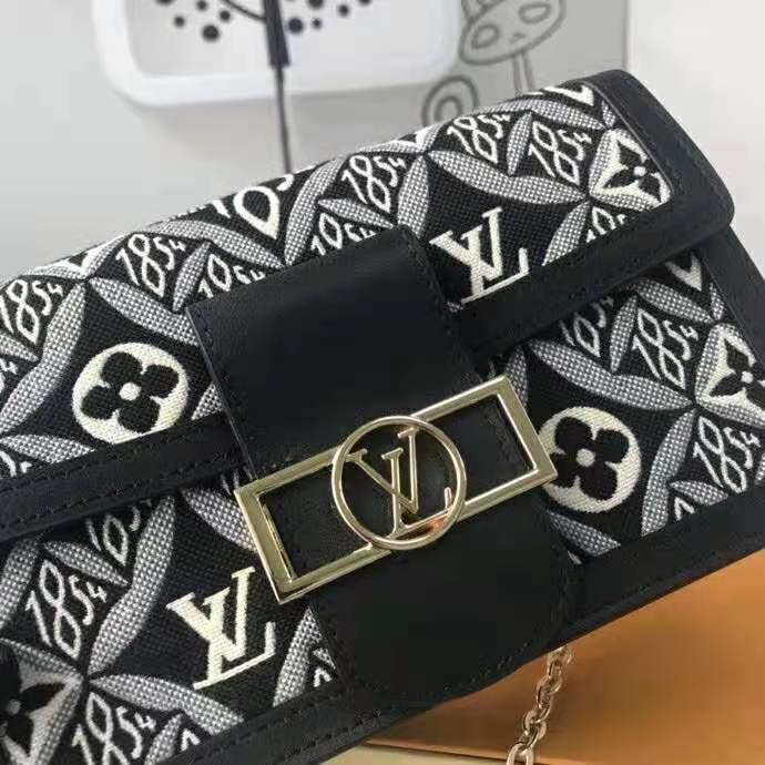 Louis Vuitton “Fashion Eye” welcomes two new tomes - LVMH