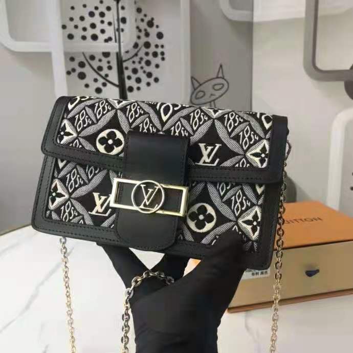 Fashion “Chanel - Vuitton”, Sale n°2005, Lot n°378