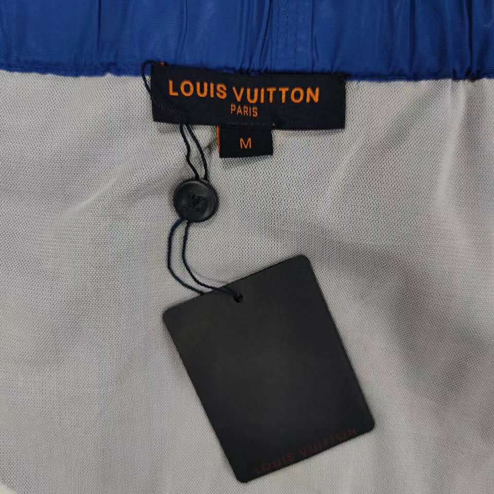 Louis Vuitton 3D Pocket Monogram Board Shorts Electric Blue. Size Xs