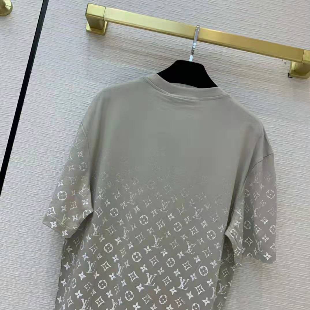 T-shirt Louis Vuitton Grey size L International in Cotton - 33922625