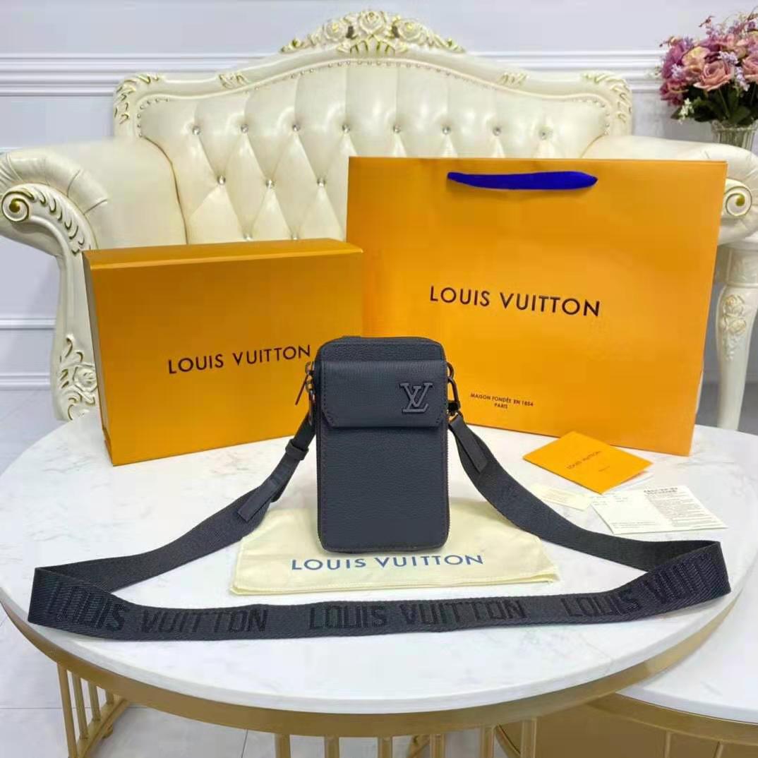 Louis Vuitton Aerogram iPad Pouch Black in Grained Calfskin