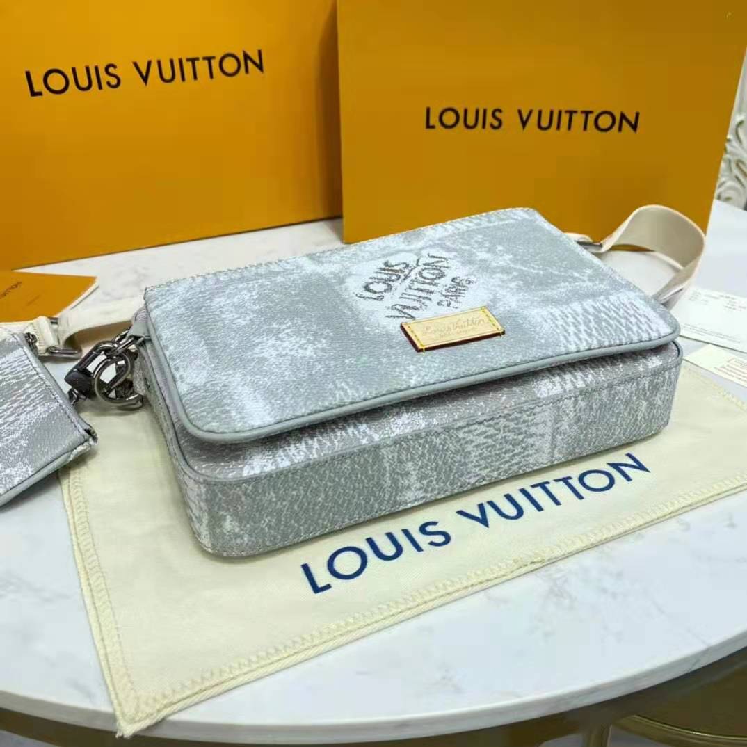 Trio messenger leather bag Louis Vuitton Grey in Leather - 24196862
