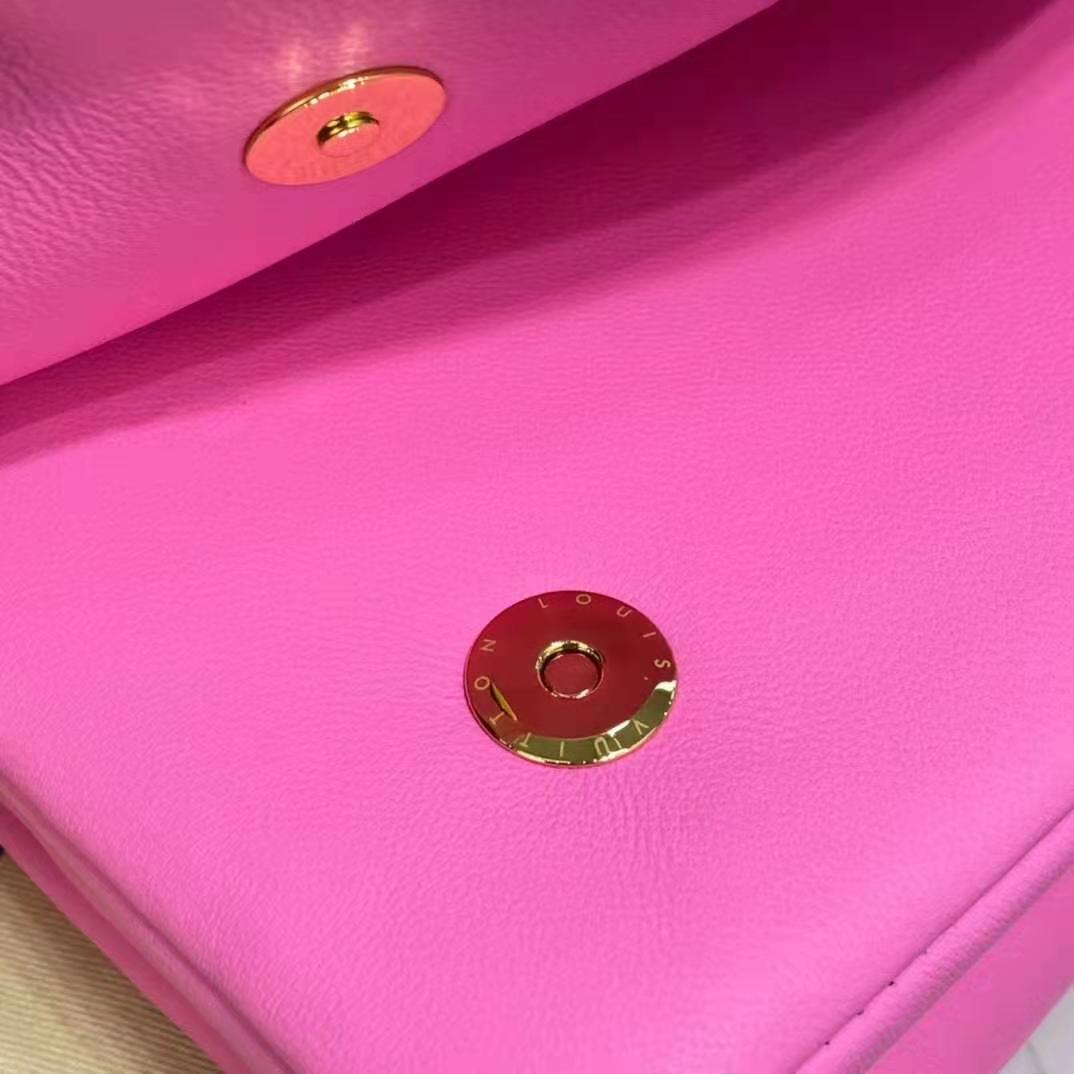 Louis Vuitton LV Pochette coussin pink Leather ref.288356 - Joli Closet