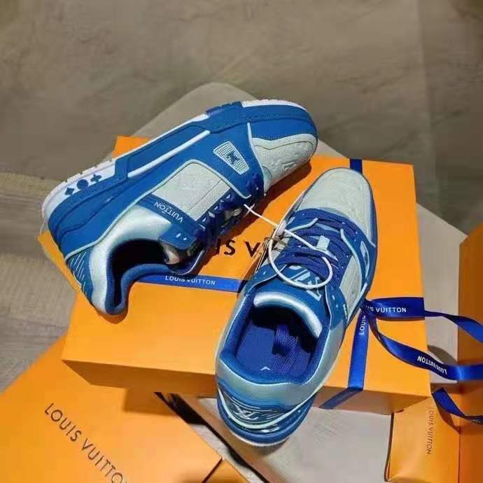 Run 55 leather trainers Louis Vuitton Blue size 39 EU in Leather - 38939916