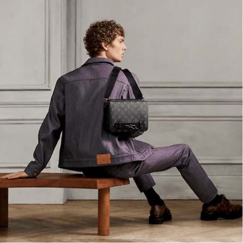 Sac Steamer Messenger Luxe - Eclipse - Homme - Louis Vuitton ® en 2023