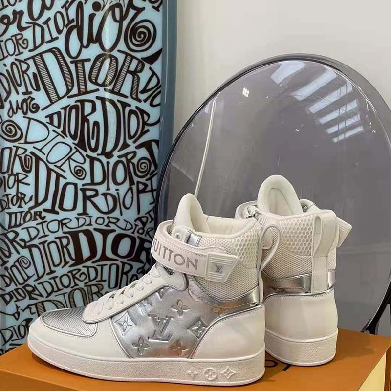 Louis Vuitton Boombox Sneaker Boot Patent Monogram Material Black/White For  Women LV - Elite Outfits in 2023
