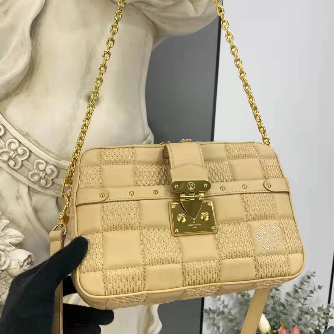 Louis Vuitton Louis Vuitton Bag Pochette Troca Beige Damier Quilt Lamb  Leather Crossbody C73 ref.639493 - Joli Closet