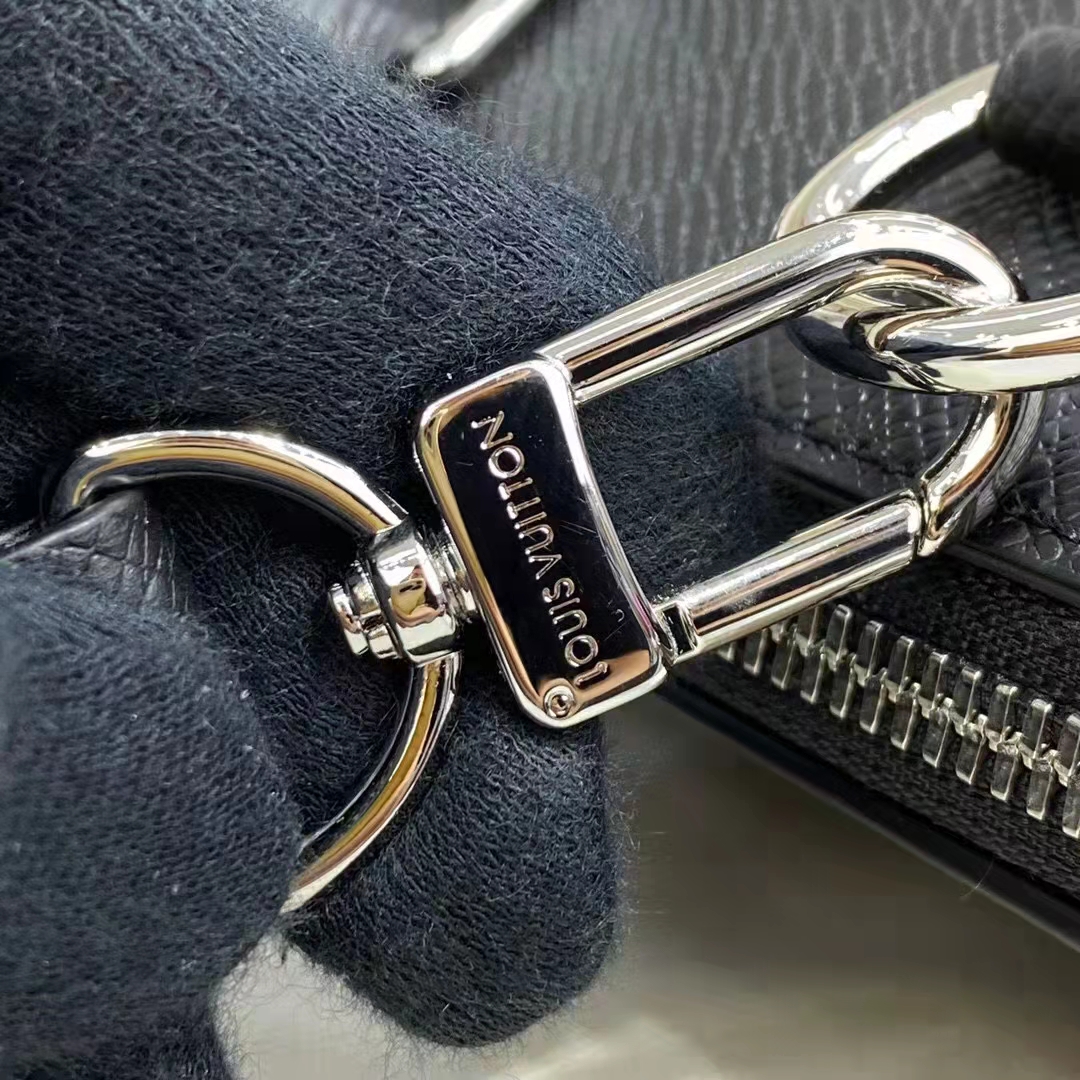 Shop Louis Vuitton TAIGA 2021-22FW Slim briefcase (M30810) by