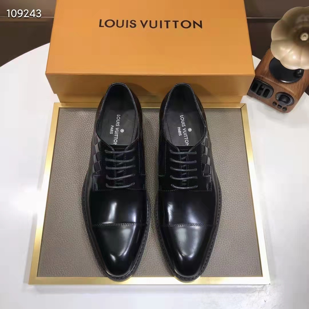 Louis Vuitton Pre-Loved LV Minister derby shoes for Men - Black in