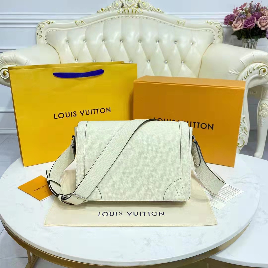 Louis Vuitton New Flap Messenger Black Taiga