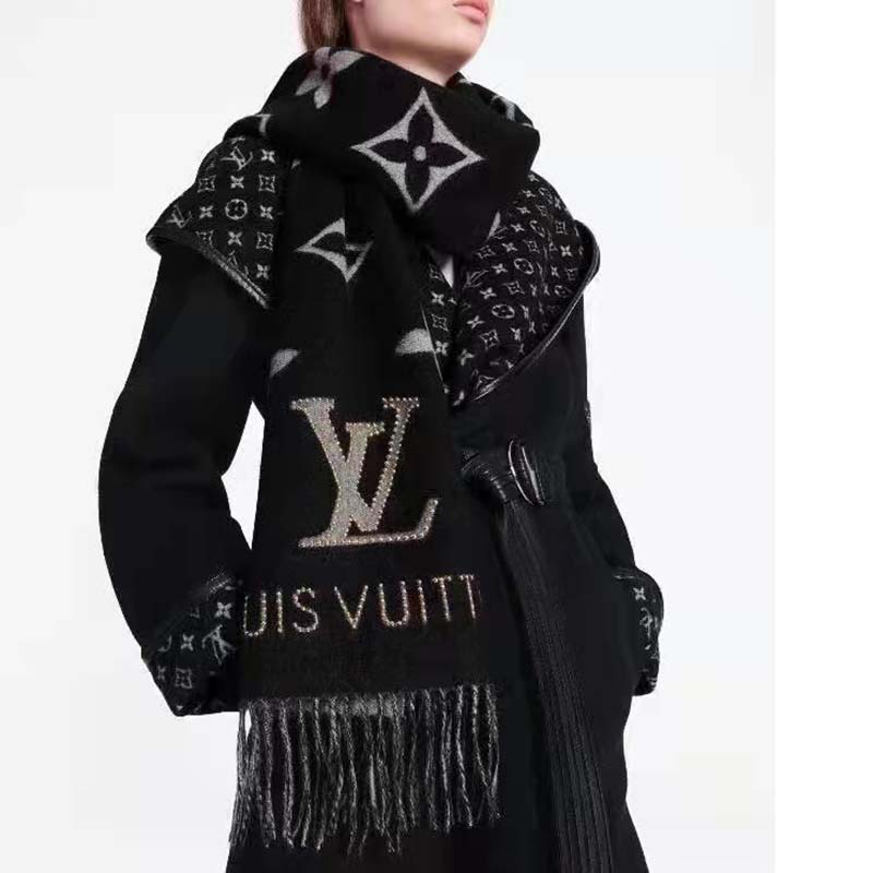 Louis Vuitton® Reykjavik Scarf Black. Size