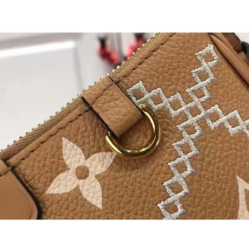 Easy pouch on strap leather handbag Louis Vuitton Beige in Leather -  32943697
