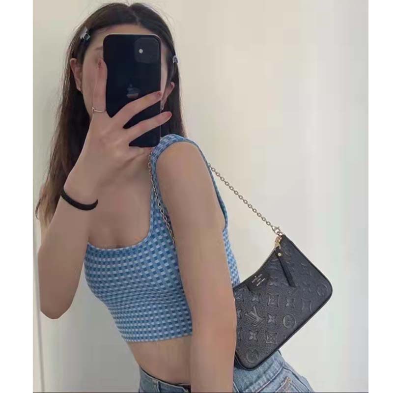 easy pouch on strap louis vuitton review