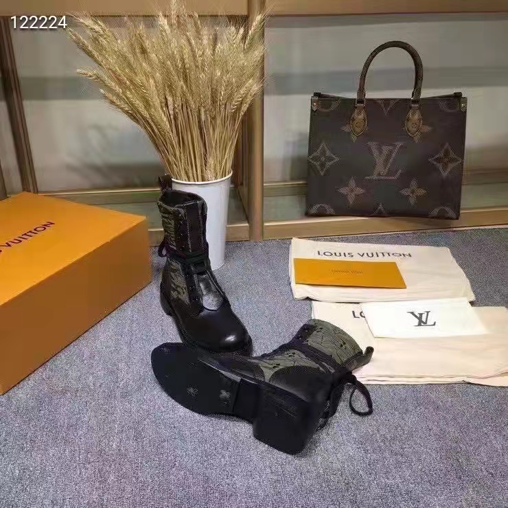 Louis Vuitton Tri-Color Suede, Monogram Canvas and Croc Embossed Leather Laureate  Platform Desert Boots Size 40 Louis Vuitton