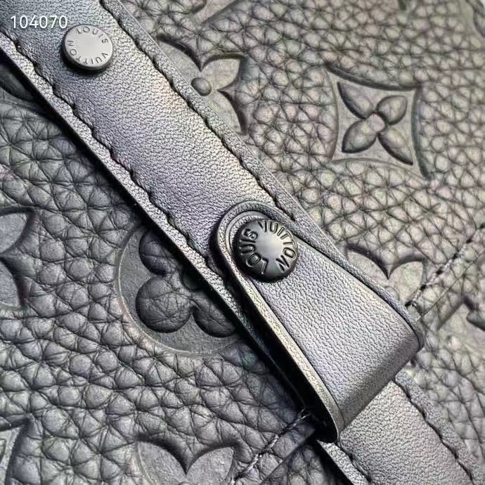 Shop Louis Vuitton TAURILLON Monogram Unisex Blended Fabrics Leather Logo  Camera Bag (M82571) by nordsud