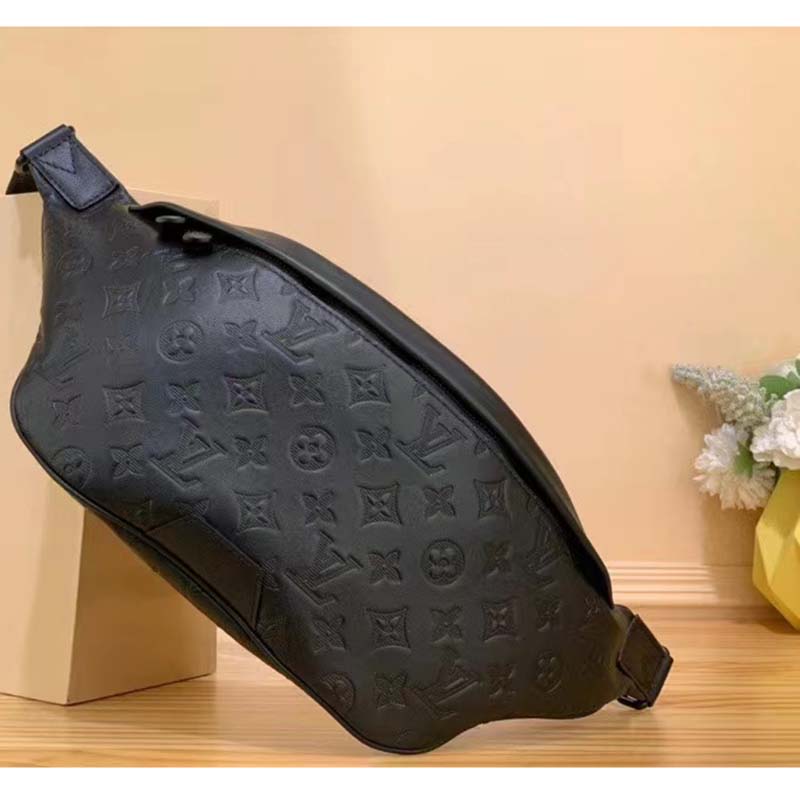 Louis Vuitton Discovery Bumbag Features monogram shadow calf leather,  cowhide leather trim, textile lining, black hardware, double zipped  closure, outside front pocket and an outside flat pocket on the back. :  u/ApparentlyClothing