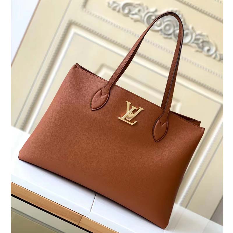 Louis Vuitton Greige Grained Calf Leather Lockme Shopper Beige ref.932622 -  Joli Closet