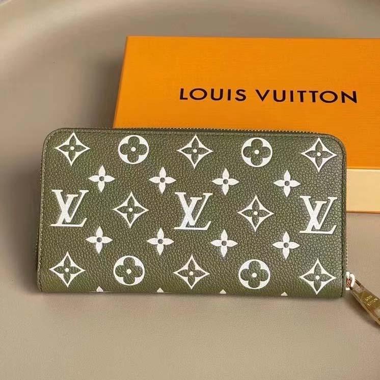 Louis Vuitton® Wallet On Chain Ivy Monogram. Size in 2023  Luis vuitton bag,  Louis vuitton wallet, Louis vuitton gifts