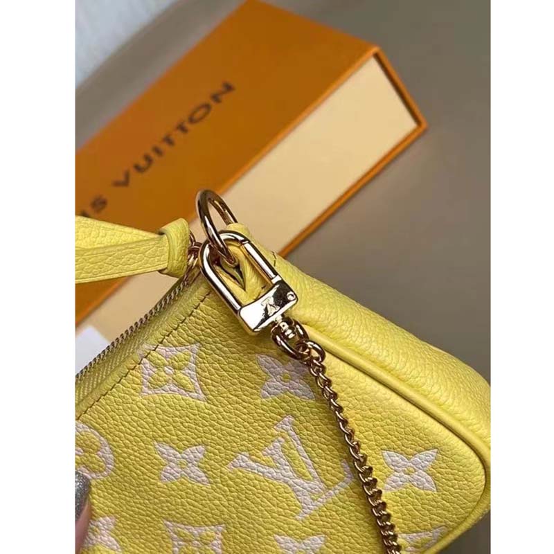 Mini short Louis Vuitton Yellow size 36 FR in Cotton - 15741641