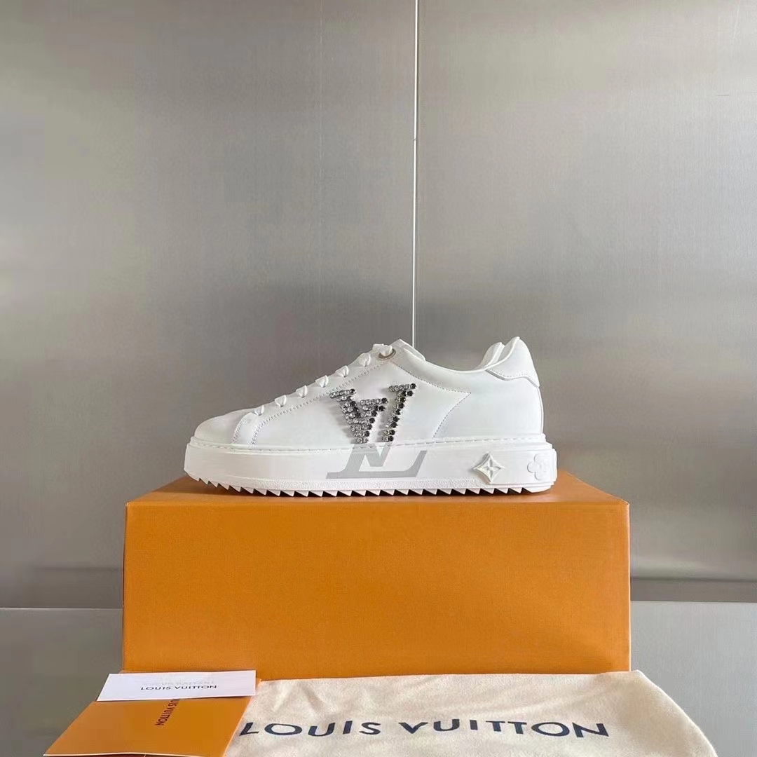 Louis Vuitton Time Out Sneaker Silver. Size 34.0