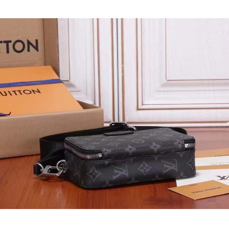 Alpha wearable wallet cloth travel bag Louis Vuitton Black in Cloth -  29260811