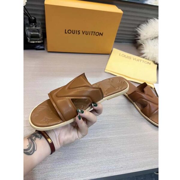 Louis Vuitton LV Unisex Oasis Mule Moka Brown Grained Calf Leather Rubber Signature (9)