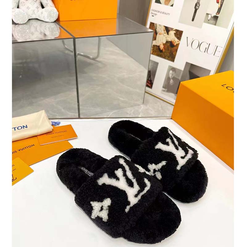Louis Vuitton 2020 Paseo Logo Shearling Slides - Black Sandals, Shoes -  LOU688417