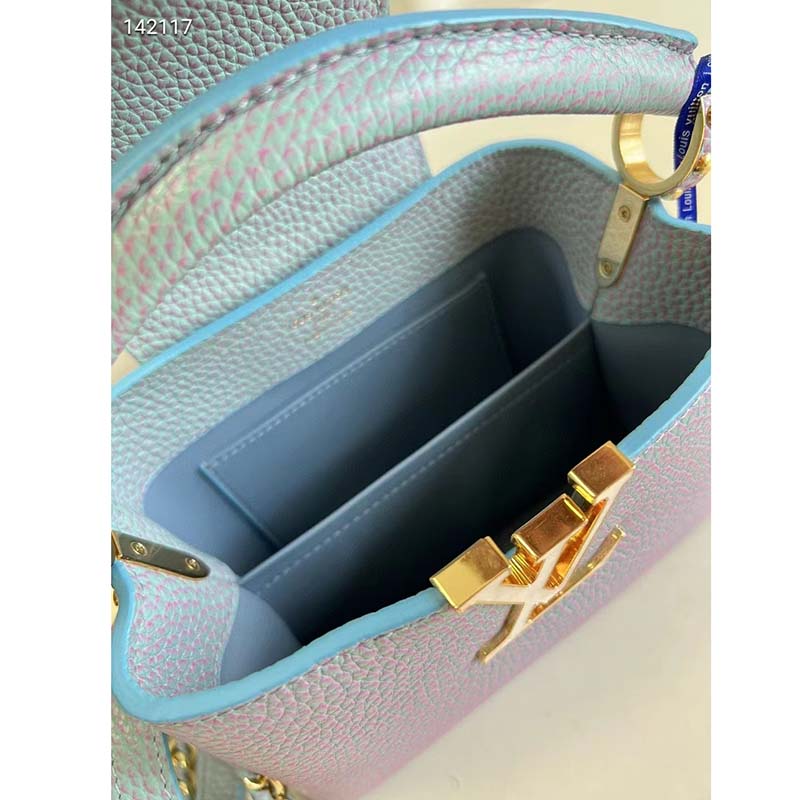 Capucines leather handbag Louis Vuitton Purple in Leather - 36743831