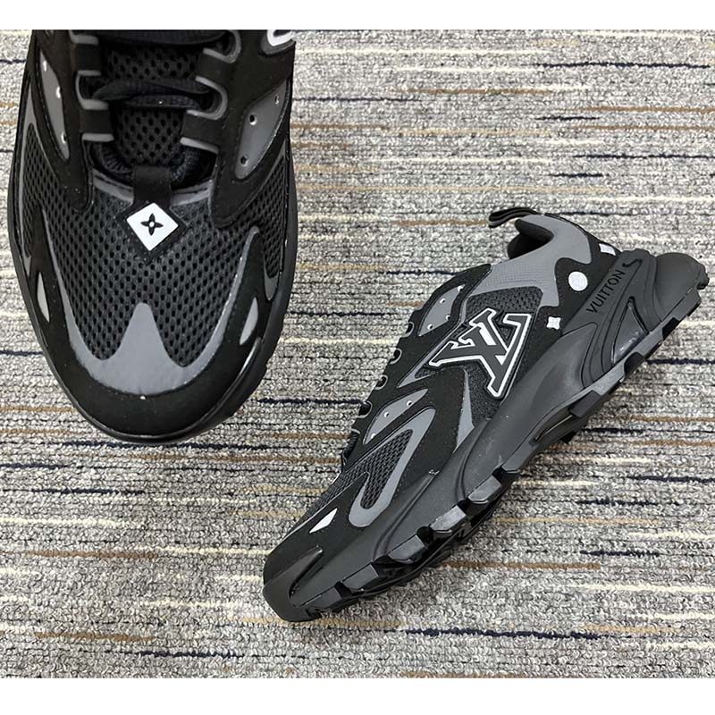 Louis Vuitton LV Runner Tatic Sneaker BLACK. Size 08.0