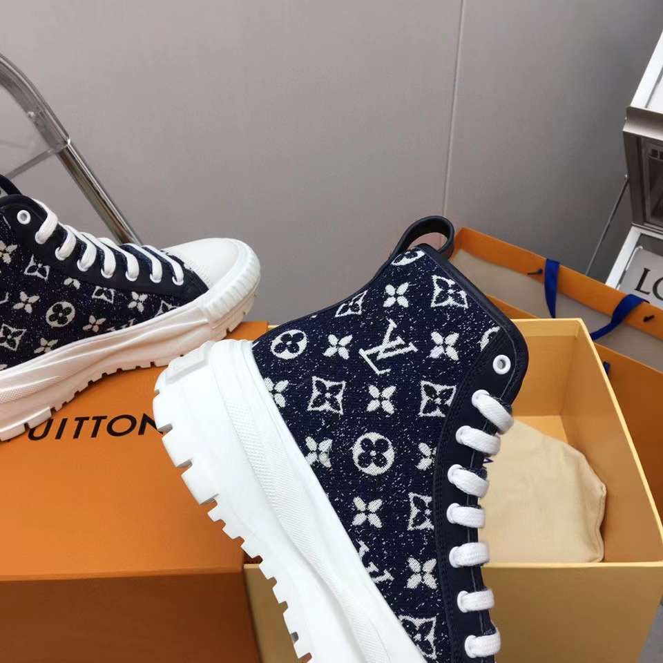 Shop Louis Vuitton 2022 SS Lv Squad Sneaker (1A9RON, 1A9RO7) by BeBeauty