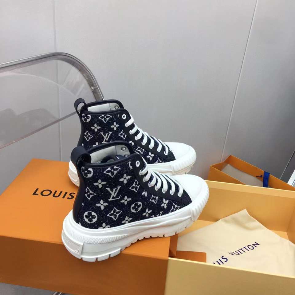 Shop Louis Vuitton 2022 SS Lv Squad Sneaker (1A9RON, 1A9RO7) by