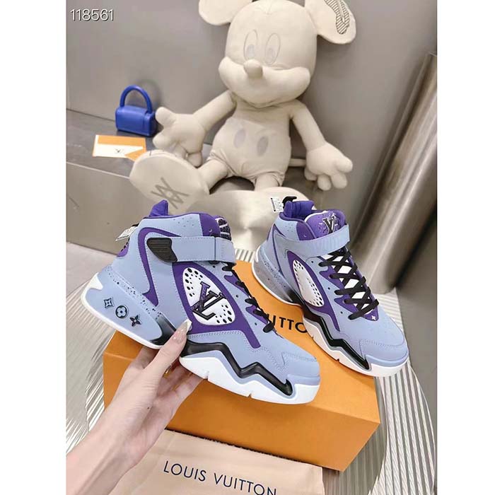 Trainers Louis Vuitton Blue size 6 US in Suede - 27476892