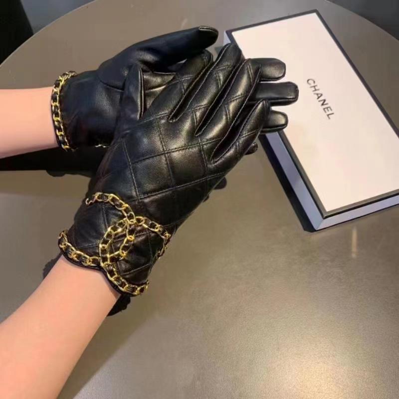   Winter Luxury Leather Gloves: Warmth and Elegance 