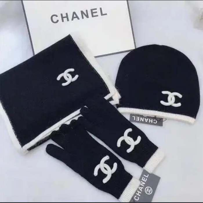 CHANEL (RARE) Hat & Fingerless Gloves Set Size: No size tags, fit like –  Kardashian Kloset
