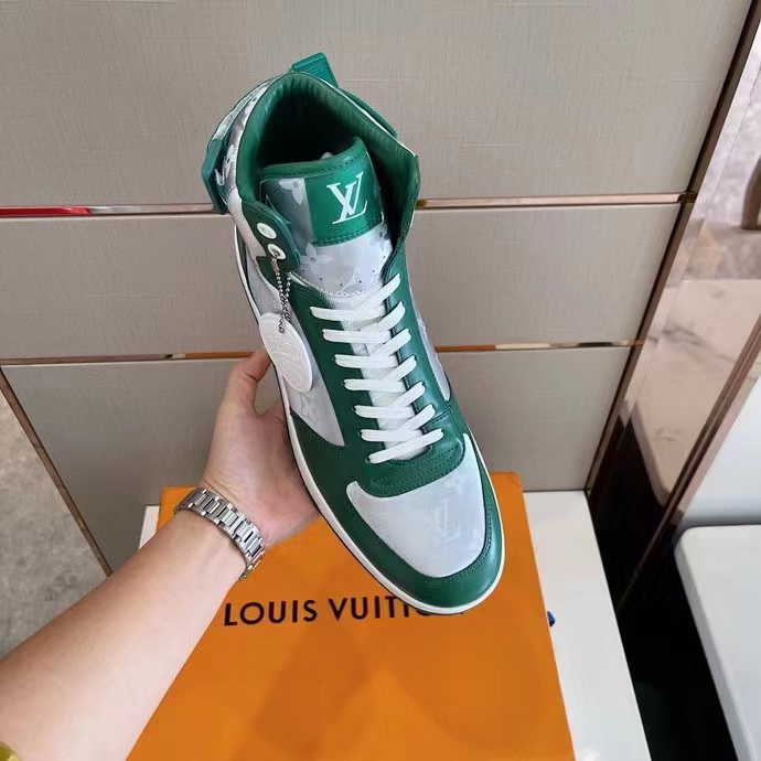 Louis Vuitton Sneakers Green Leather ref.829830 - Joli Closet