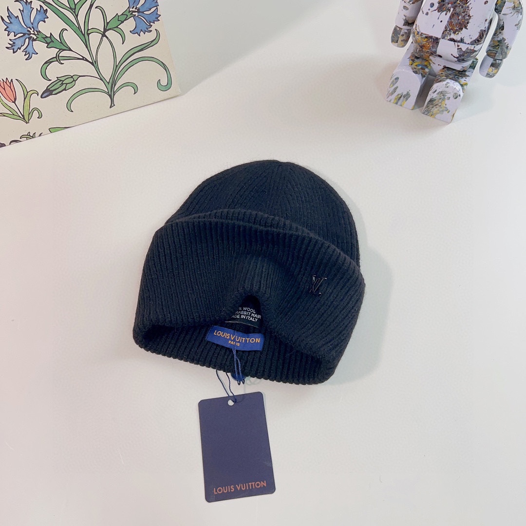Louis Vuitton Bonnet LV Ahead 1.1 Knit Cap Beanie Black 100% Cashmere Used  4102M