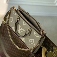 Louis Vuitton LV Women OnTheGo East West Dove Cream Embossed Grained Cowhide Leather (1)