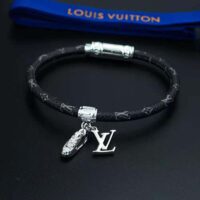 Louis Vuitton Men LV Icon Trainer Leather Bracelet (1)