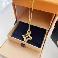 Louis Vuitton Women Ever Blossom Pendant (1)